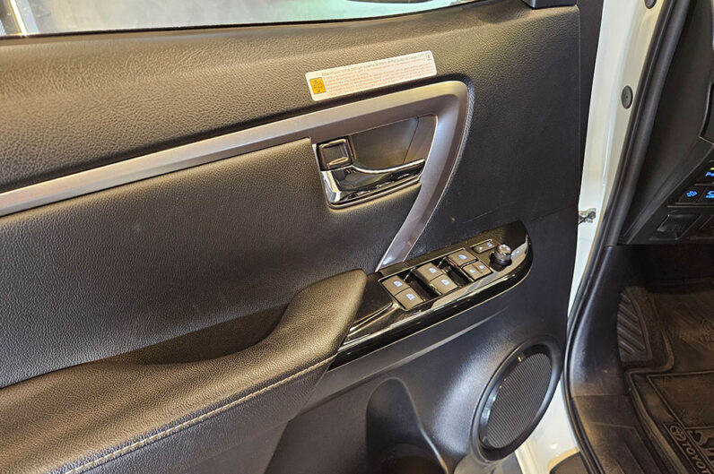 TOYOTA HILUX SW4 2.8 D-4D TURBO DIESEL SRX 4X4 AUTOMÁTICO 2024