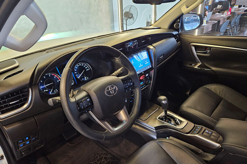 TOYOTA HILUX SW4 2.8 D-4D TURBO DIESEL SRX 4X4 AUTOMÁTICO 2024