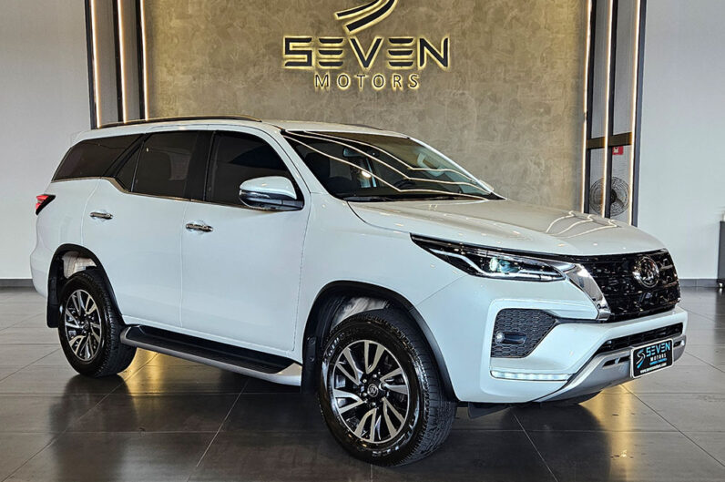 TOYOTA HILUX SW4 2.8 D-4D TURBO DIESEL SRX 4X4 AUTOMÁTICO 2024