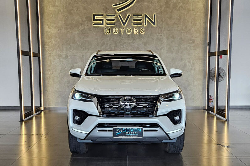 TOYOTA HILUX SW4 2.8 D-4D TURBO DIESEL SRX 4X4 AUTOMÁTICO 2024