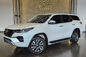 TOYOTA HILUX SW4 2.8 D-4D TURBO DIESEL SRX 4X4 AUTOMÁTICO 2024