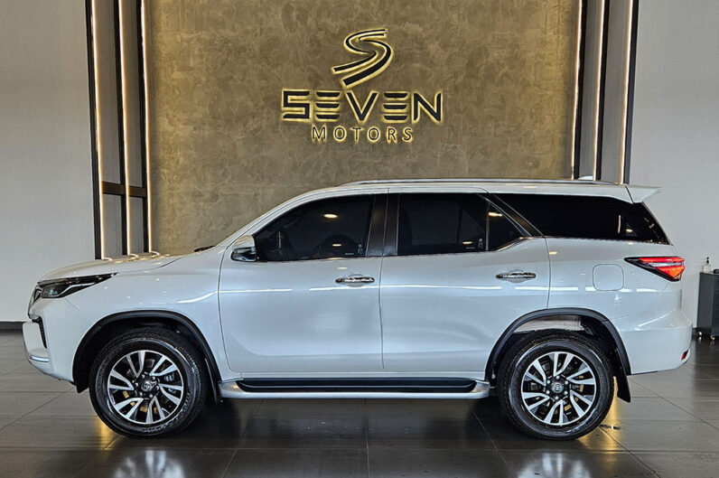 TOYOTA HILUX SW4 2.8 D-4D TURBO DIESEL SRX 4X4 AUTOMÁTICO 2024