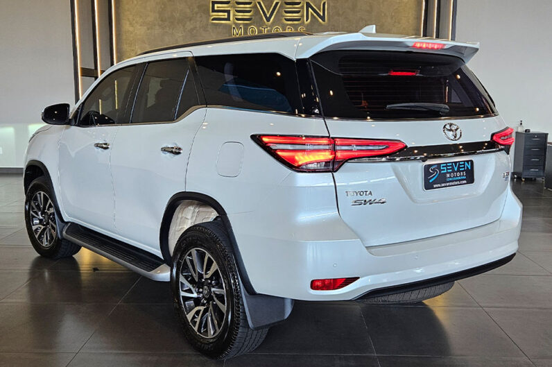 TOYOTA HILUX SW4 2.8 D-4D TURBO DIESEL SRX 4X4 AUTOMÁTICO 2024