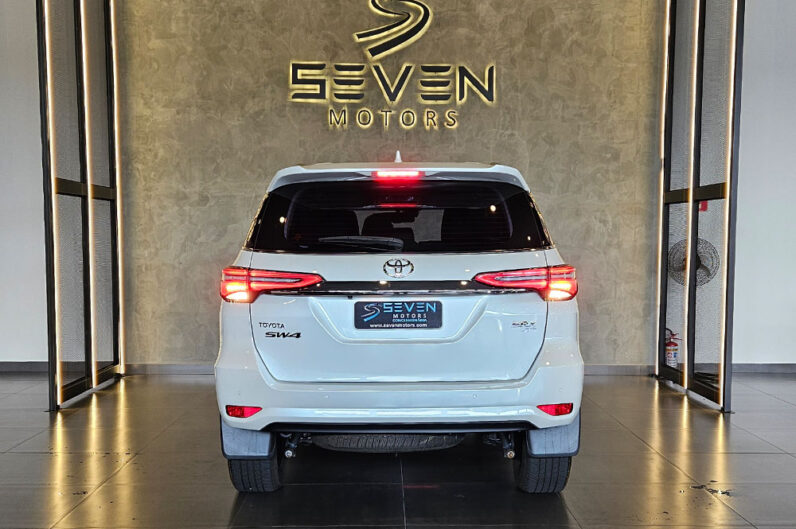 TOYOTA HILUX SW4 2.8 D-4D TURBO DIESEL SRX 4X4 AUTOMÁTICO 2024