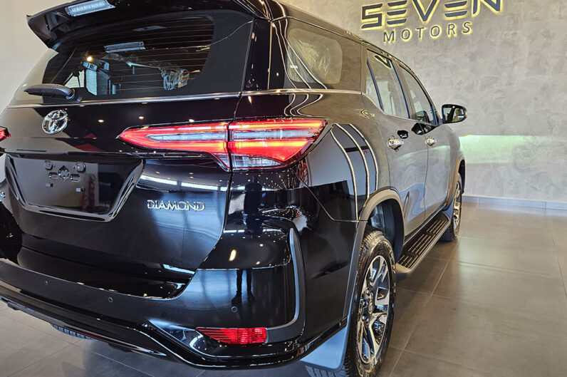 TOYOTA HILUX SW4 2.8 D-4D TURBO DIESEL DIAMOND 7L 4X4 AUTOMÁTICO 2026