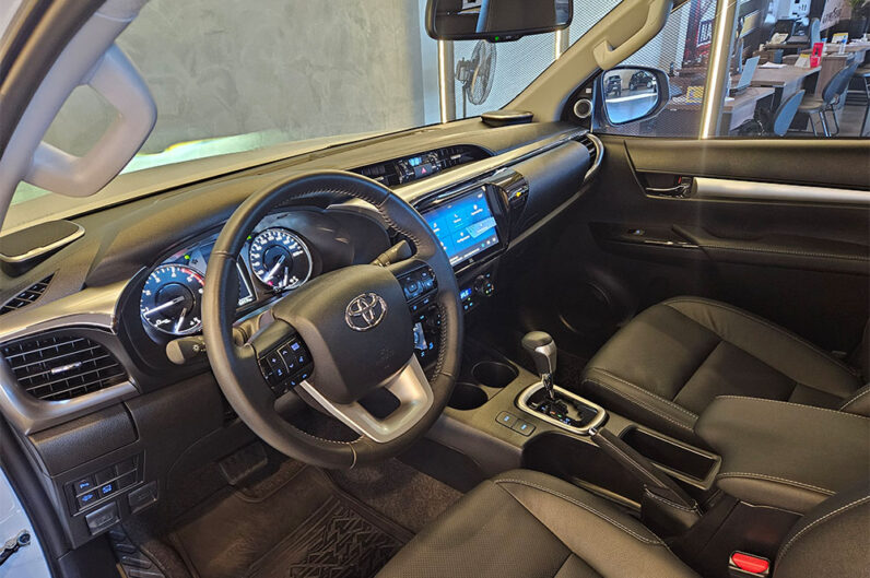 TOYOTA HILUX 2.8 D-4D TURBO DIESEL CD SRX 4X4 AUTOMÁTICO 2025