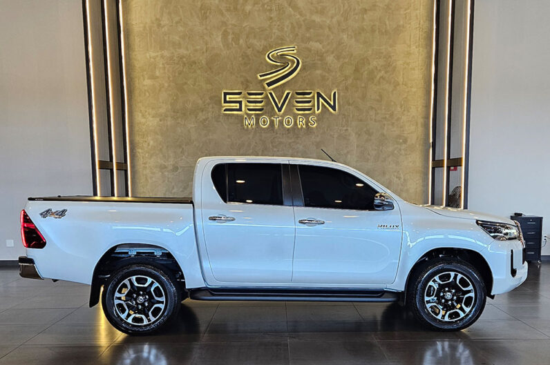 TOYOTA HILUX 2.8 D-4D TURBO DIESEL CD SRX 4X4 AUTOMÁTICO 2025