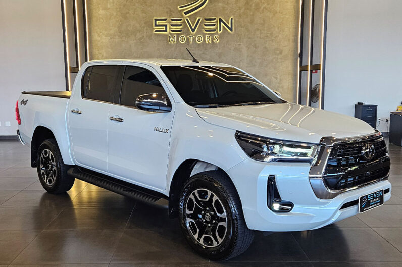 TOYOTA HILUX 2.8 D-4D TURBO DIESEL CD SRX 4X4 AUTOMÁTICO 2025