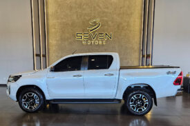 TOYOTA HILUX 2.8 D-4D TURBO DIESEL CD SRX 4X4 AUTOMÁTICO 2025