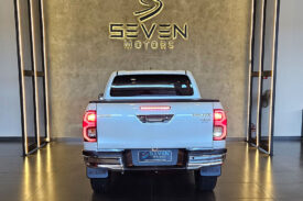 TOYOTA HILUX 2.8 D-4D TURBO DIESEL CD SRX 4X4 AUTOMÁTICO 2025
