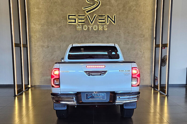 TOYOTA HILUX 2.8 D-4D TURBO DIESEL CD SRX 4X4 AUTOMÁTICO 2025