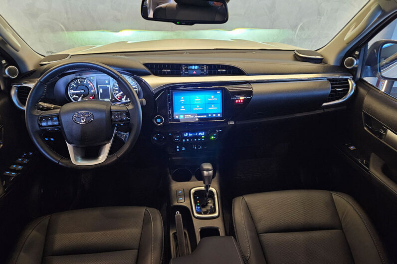 TOYOTA HILUX 2.8 D-4D TURBO DIESEL CD SRX 4X4 AUTOMÁTICO 2025