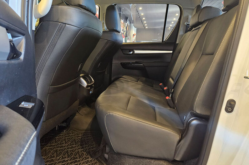 TOYOTA HILUX 2.8 D-4D TURBO DIESEL CD SRX 4X4 AUTOMÁTICO 2025