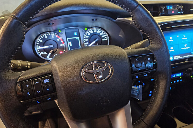 TOYOTA HILUX 2.8 D-4D TURBO DIESEL CD SRX 4X4 AUTOMÁTICO 2025