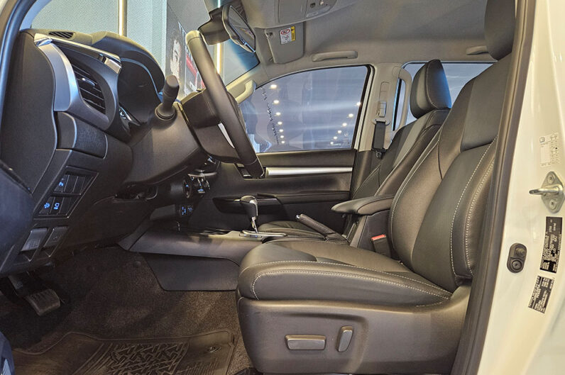 TOYOTA HILUX 2.8 D-4D TURBO DIESEL CD SRX 4X4 AUTOMÁTICO 2025