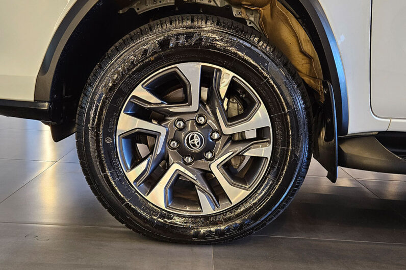 TOYOTA HILUX SW4 2.8 D-4D TURBO DIESEL DIAMOND 7L 4X4 2024