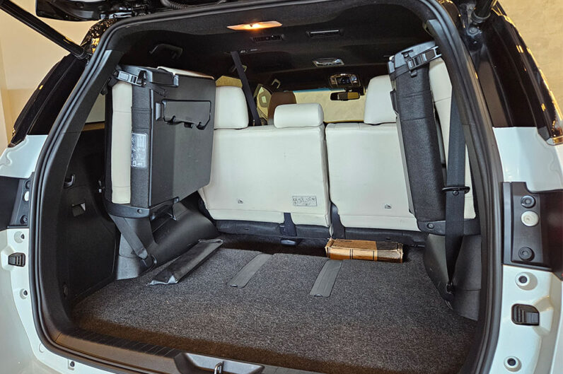 TOYOTA HILUX SW4 2.8 D-4D TURBO DIESEL DIAMOND 7L 4X4 2024