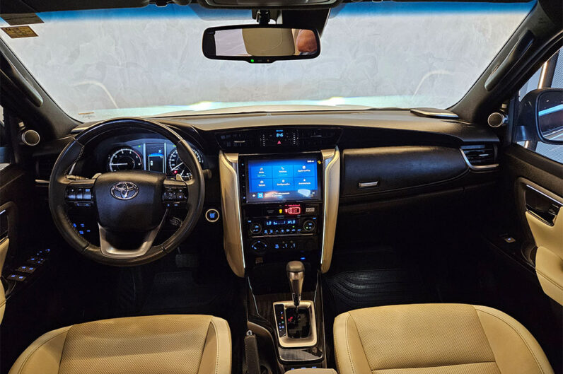 TOYOTA HILUX SW4 2.8 D-4D TURBO DIESEL DIAMOND 7L 4X4 2024