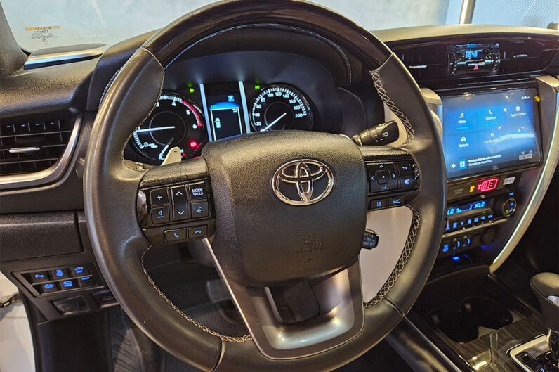 TOYOTA HILUX SW4 2.8 D-4D TURBO DIESEL DIAMOND 7L 4X4 2024