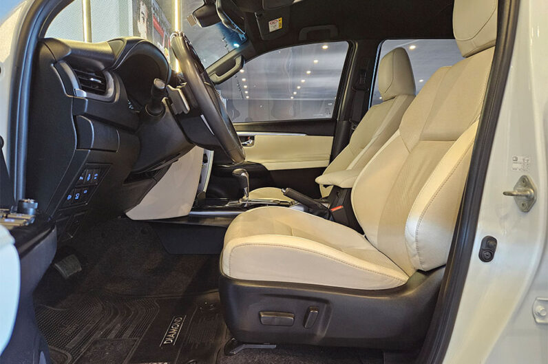 TOYOTA HILUX SW4 2.8 D-4D TURBO DIESEL DIAMOND 7L 4X4 2024