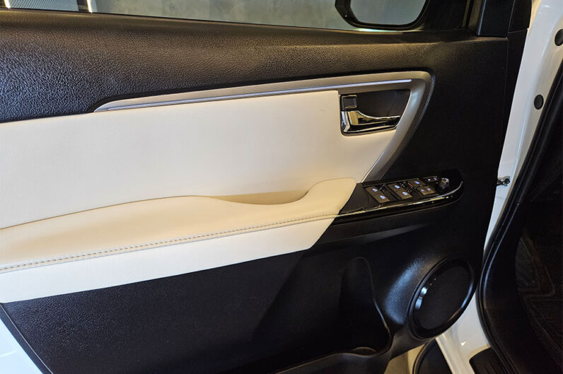 TOYOTA HILUX SW4 2.8 D-4D TURBO DIESEL DIAMOND 7L 4X4 2024