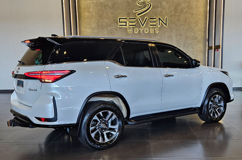 TOYOTA HILUX SW4 2.8 D-4D TURBO DIESEL DIAMOND 7L 4X4 2024