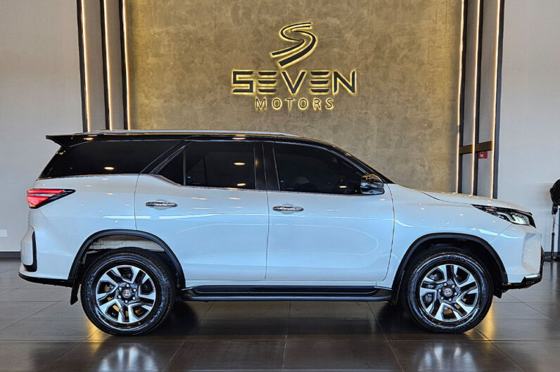 TOYOTA HILUX SW4 2.8 D-4D TURBO DIESEL DIAMOND 7L 4X4 2024