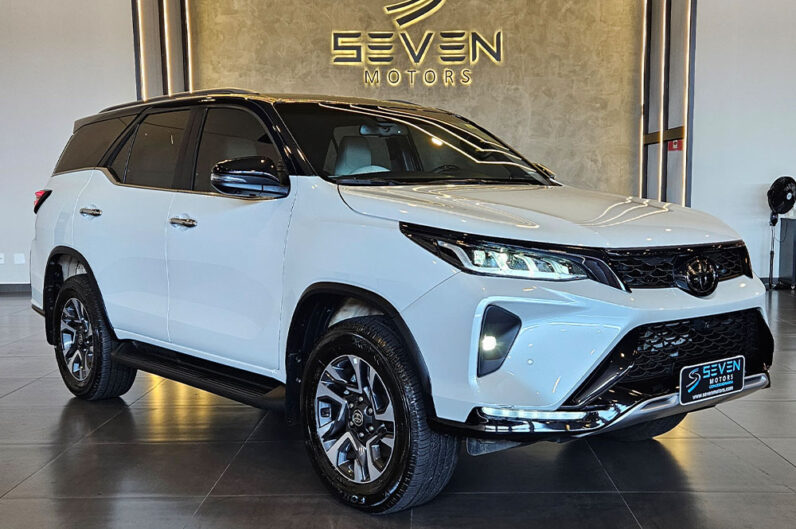 TOYOTA HILUX SW4 2.8 D-4D TURBO DIESEL DIAMOND 7L 4X4 2024