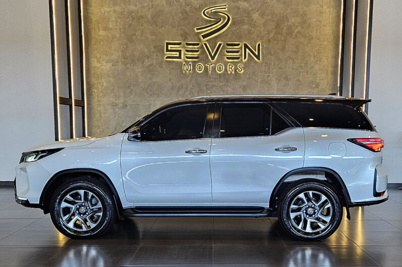 TOYOTA HILUX SW4 2.8 D-4D TURBO DIESEL DIAMOND 7L 4X4 2024