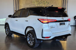 TOYOTA HILUX SW4 2.8 D-4D TURBO DIESEL DIAMOND 7L 4X4 2024