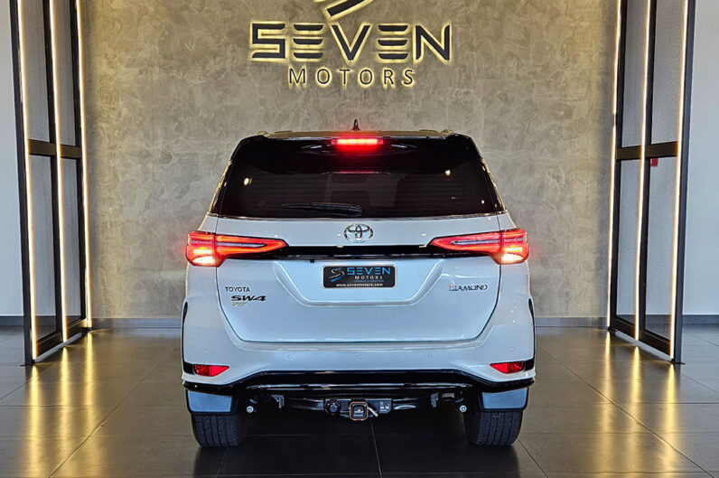 TOYOTA HILUX SW4 2.8 D-4D TURBO DIESEL DIAMOND 7L 4X4 2024