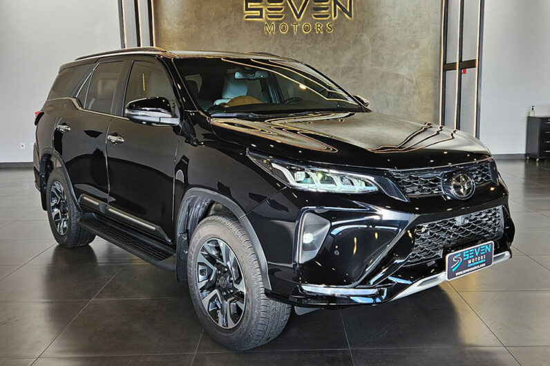 TOYOTA HILUX SW4 2.8 D-4D TURBO DIESEL DIAMOND 7L 4X4 AUTOMÁTICO 2025