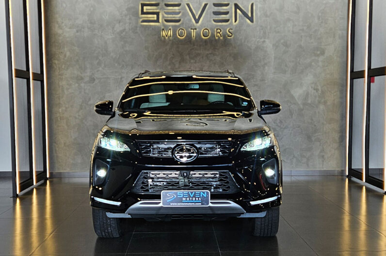 TOYOTA HILUX SW4 2.8 D-4D TURBO DIESEL DIAMOND 7L 4X4 AUTOMÁTICO 2025