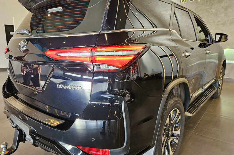 TOYOTA HILUX SW4 2.8 D-4D TURBO DIESEL DIAMOND 7L 4X4 AUTOMÁTICO 2025