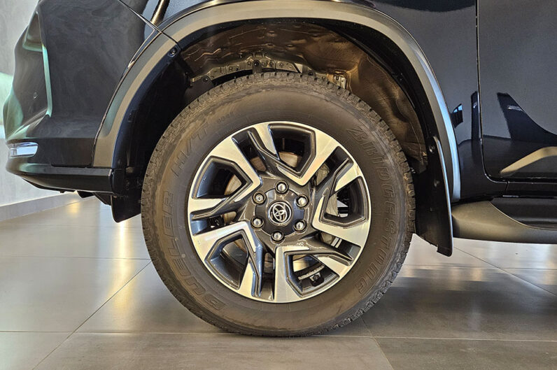 TOYOTA HILUX SW4 2.8 D-4D TURBO DIESEL DIAMOND 7L 4X4 AUTOMÁTICO 2025