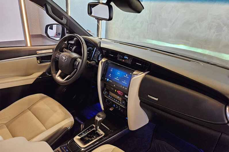 TOYOTA HILUX SW4 2.8 D-4D TURBO DIESEL DIAMOND 7L 4X4 AUTOMÁTICO 2025