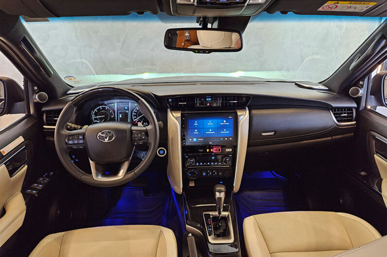 TOYOTA HILUX SW4 2.8 D-4D TURBO DIESEL DIAMOND 7L 4X4 AUTOMÁTICO 2025