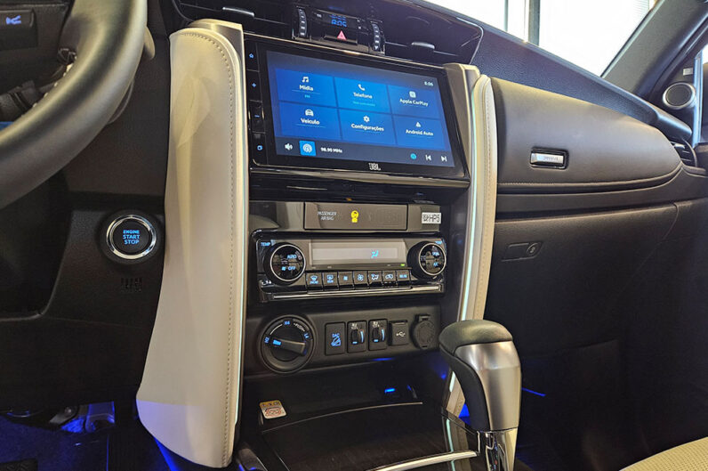 TOYOTA HILUX SW4 2.8 D-4D TURBO DIESEL DIAMOND 7L 4X4 AUTOMÁTICO 2025