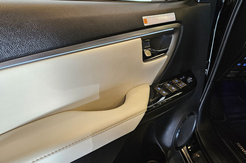 TOYOTA HILUX SW4 2.8 D-4D TURBO DIESEL DIAMOND 7L 4X4 AUTOMÁTICO 2025