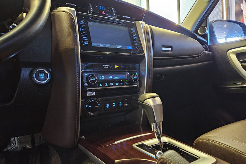 TOYOTA HILUX SW4 2.8 SRX 4X4 7 LUGARES 16V TURBO INTERCOOLER DIESEL 4P AUTOMÁTICO 2020