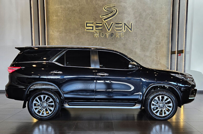 TOYOTA HILUX SW4 2.8 D-4D TURBO DIESEL SRX 7L 4X4 AUTOMÁTICO 2022