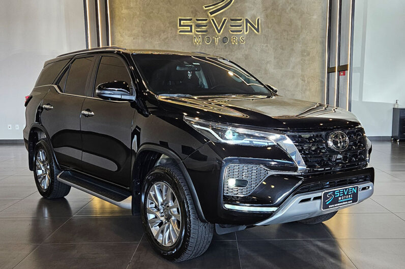 TOYOTA HILUX SW4 2.8 D-4D TURBO DIESEL SRX 7L 4X4 AUTOMÁTICO 2022