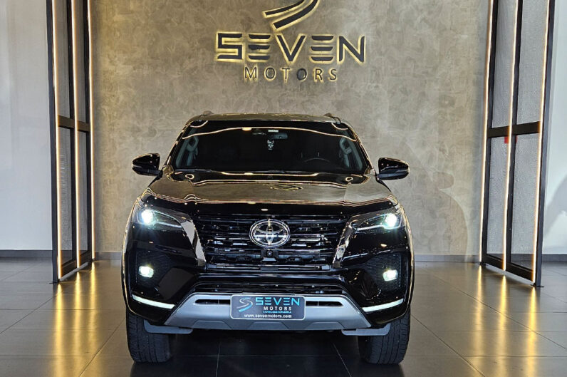 TOYOTA HILUX SW4 2.8 D-4D TURBO DIESEL SRX 7L 4X4 AUTOMÁTICO 2022