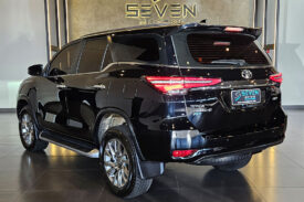 TOYOTA HILUX SW4 2.8 D-4D TURBO DIESEL SRX 7L 4X4 AUTOMÁTICO 2022