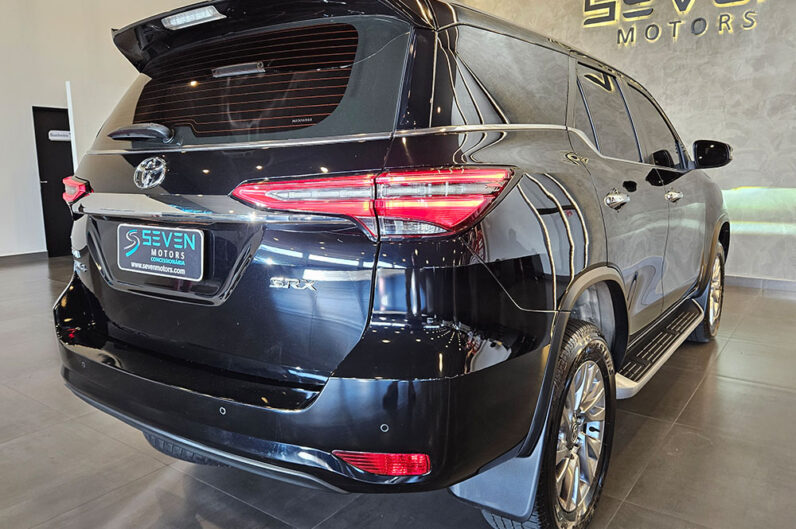 TOYOTA HILUX SW4 2.8 D-4D TURBO DIESEL SRX 7L 4X4 AUTOMÁTICO 2022