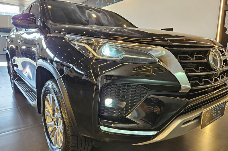 TOYOTA HILUX SW4 2.8 D-4D TURBO DIESEL SRX 7L 4X4 AUTOMÁTICO 2022