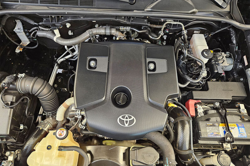 TOYOTA HILUX SW4 2.8 D-4D TURBO DIESEL SRX 7L 4X4 AUTOMÁTICO 2022