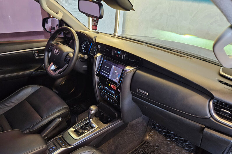 TOYOTA HILUX SW4 2.8 D-4D TURBO DIESEL SRX 7L 4X4 AUTOMÁTICO 2022