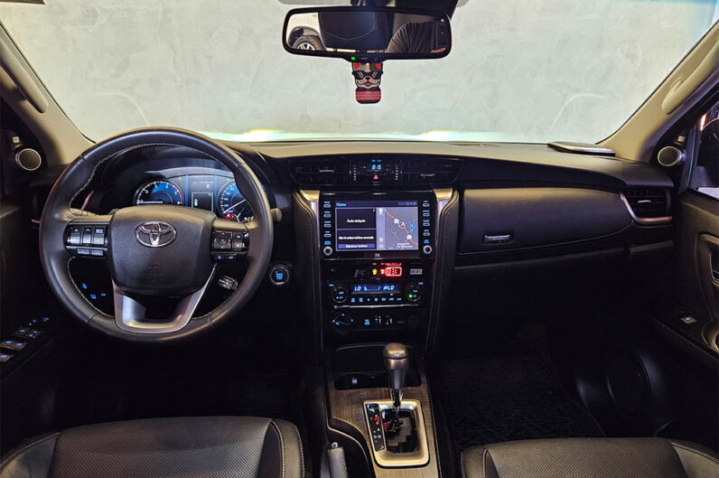 TOYOTA HILUX SW4 2.8 D-4D TURBO DIESEL SRX 7L 4X4 AUTOMÁTICO 2022