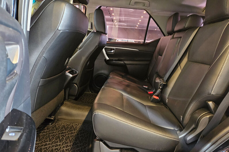 TOYOTA HILUX SW4 2.8 D-4D TURBO DIESEL SRX 7L 4X4 AUTOMÁTICO 2022